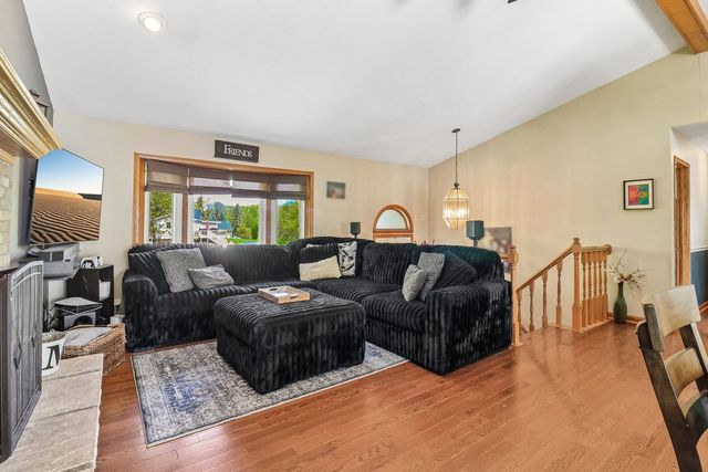 1011 Ridgewood Avenue, Mchenry, IL 60050