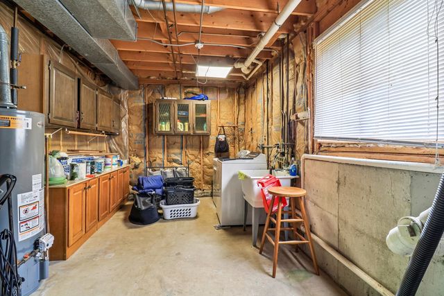 1011 Ridgewood Avenue, Mchenry, IL 60050