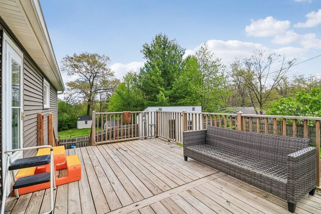 1011 Ridgewood Avenue, Mchenry, IL 60050