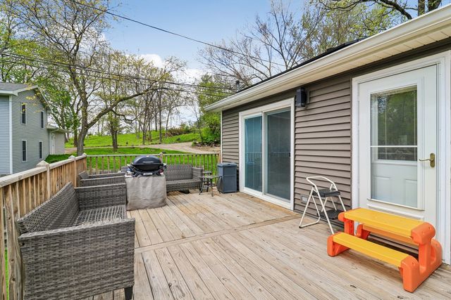 1011 Ridgewood Avenue, Mchenry, IL 60050