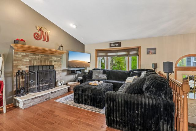 1011 Ridgewood Avenue, Mchenry, IL 60050