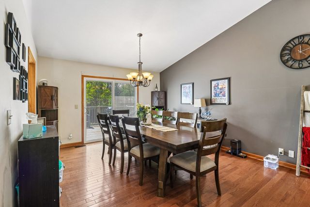 1011 Ridgewood Avenue, Mchenry, IL 60050
