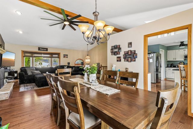 1011 Ridgewood Avenue, Mchenry, IL 60050