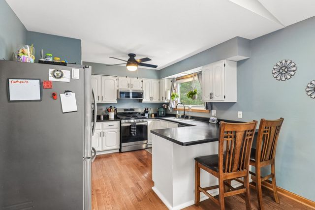 1011 Ridgewood Avenue, Mchenry, IL 60050