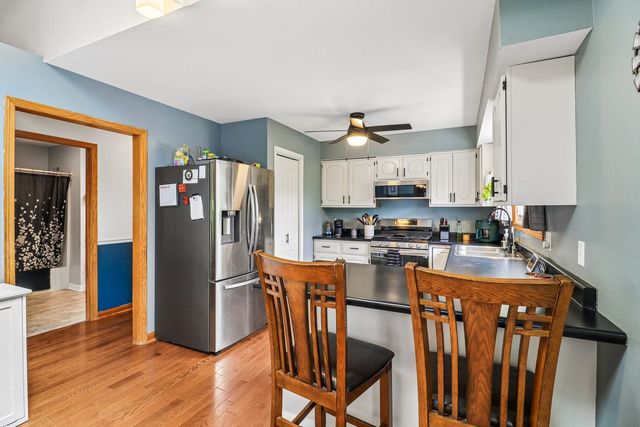 1011 Ridgewood Avenue, Mchenry, IL 60050