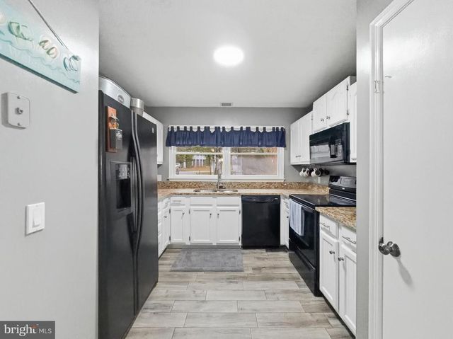 1353 LAKEVIEW PKWY, Locust Grove, VA 22508