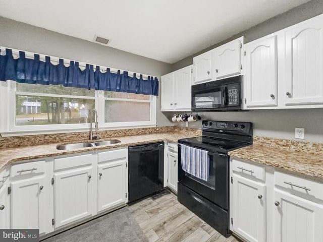 1353 LAKEVIEW PKWY, Locust Grove, VA 22508