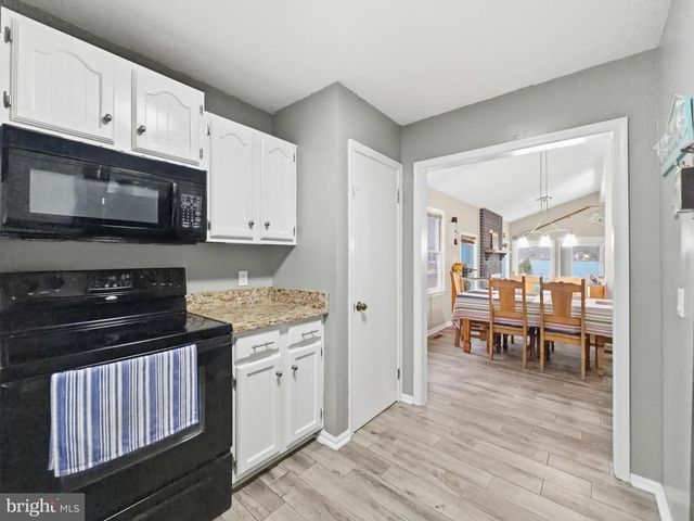 1353 LAKEVIEW PKWY, Locust Grove, VA 22508