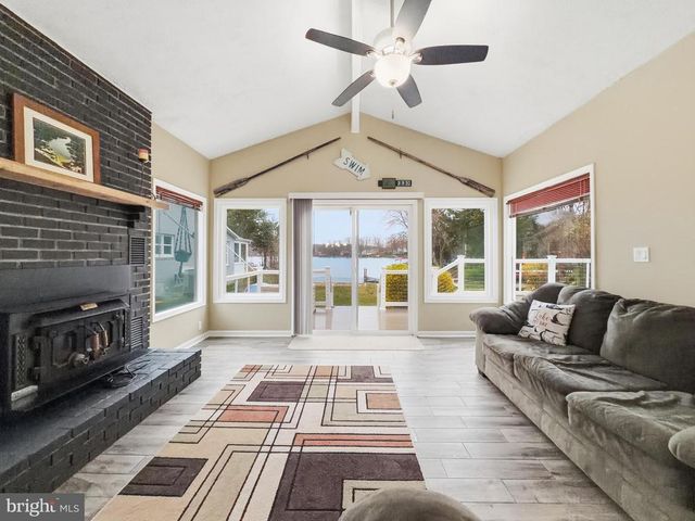 1353 LAKEVIEW PKWY, Locust Grove, VA 22508