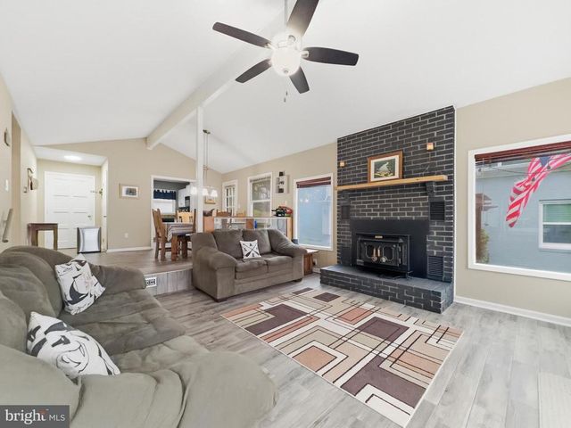 1353 LAKEVIEW PKWY, Locust Grove, VA 22508