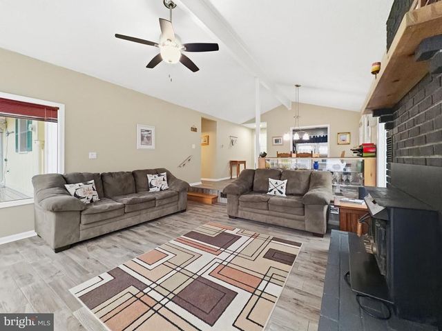 1353 LAKEVIEW PKWY, Locust Grove, VA 22508