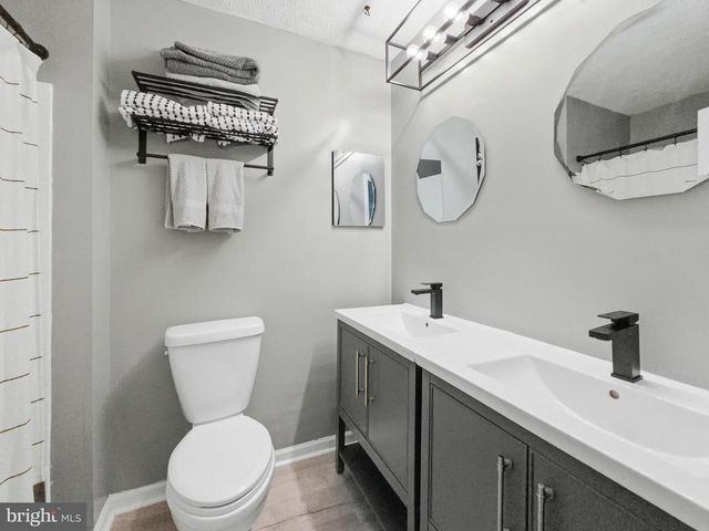 1353 LAKEVIEW PKWY, Locust Grove, VA 22508