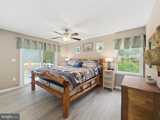 1353 LAKEVIEW PKWY, Locust Grove, VA 22508