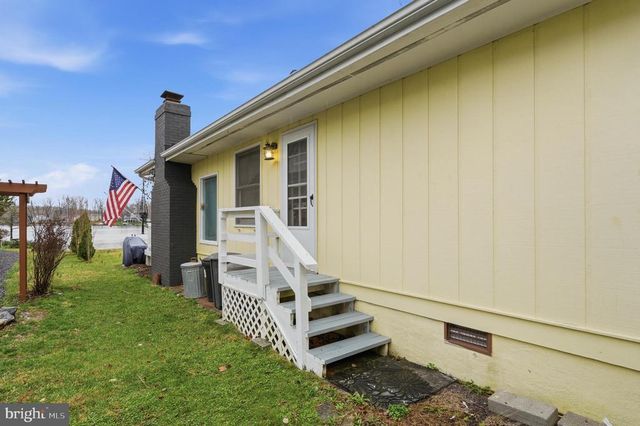 1353 LAKEVIEW PKWY, Locust Grove, VA 22508