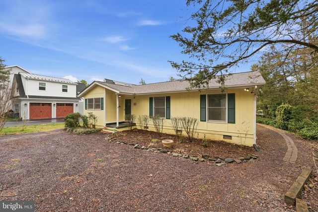 1353 LAKEVIEW PKWY, Locust Grove, VA 22508