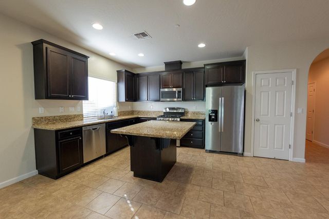 3083 N Stanley Avenue, Fresno, CA 93737
