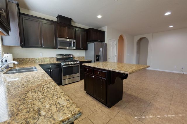 3083 N Stanley Avenue, Fresno, CA 93737