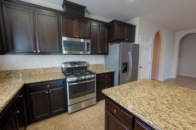 3083 N Stanley Avenue, Fresno, CA 93737