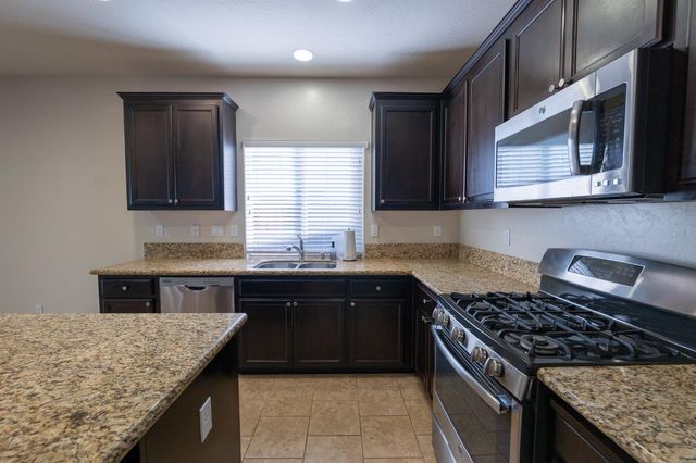 3083 N Stanley Avenue, Fresno, CA 93737