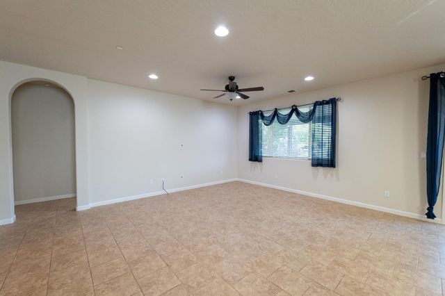 3083 N Stanley Avenue, Fresno, CA 93737