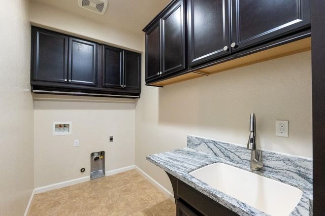 3083 N Stanley Avenue, Fresno, CA 93737