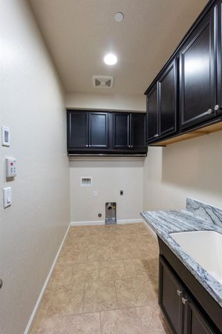 3083 N Stanley Avenue, Fresno, CA 93737