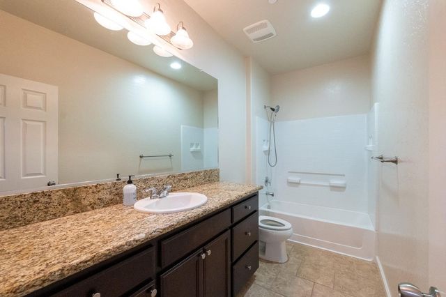 3083 N Stanley Avenue, Fresno, CA 93737