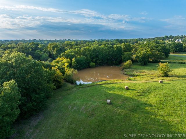 2 S Mission Road, Okmulgee, OK 74447