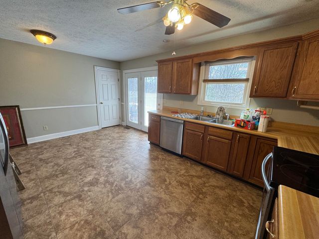 222 Sunrise Landing Road, Russell Springs, KY 42642