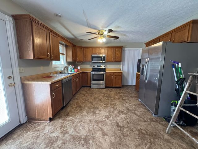 222 Sunrise Landing Road, Russell Springs, KY 42642