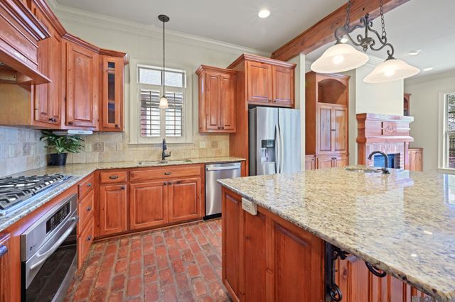 19427 Point O' Woods Ct, Baton Rouge, LA 70809