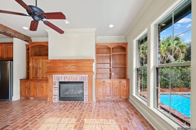 19427 Point O' Woods Ct, Baton Rouge, LA 70809