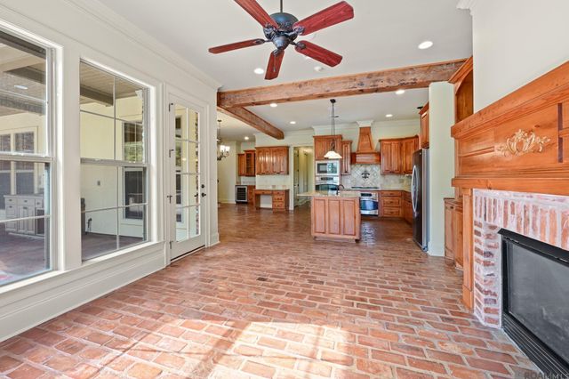 19427 Point O' Woods Ct, Baton Rouge, LA 70809