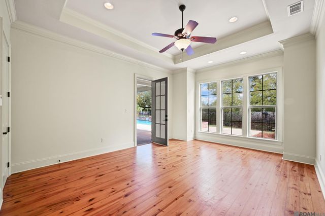 19427 Point O' Woods Ct, Baton Rouge, LA 70809