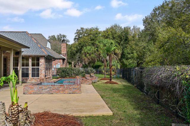 19427 Point O' Woods Ct, Baton Rouge, LA 70809
