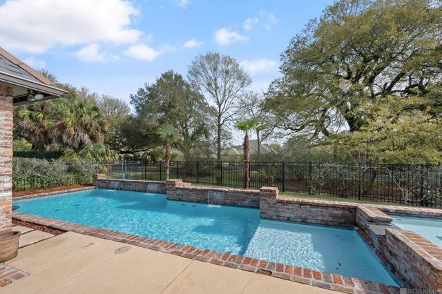 19427 Point O' Woods Ct, Baton Rouge, LA 70809