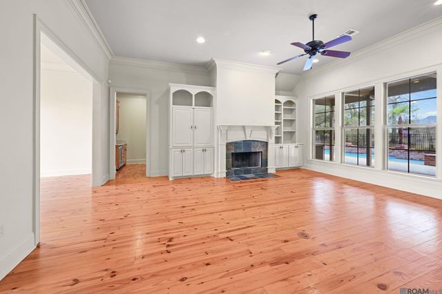 19427 Point O' Woods Ct, Baton Rouge, LA 70809