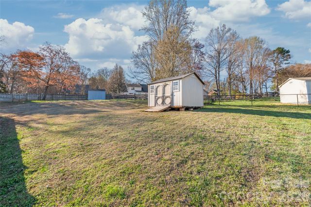 108 Deerfield Drive, Mount Holly, NC 28120