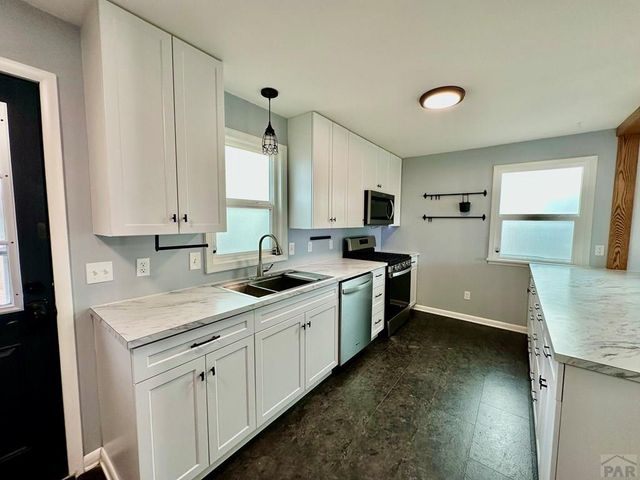 2910 Withers Ave, Pueblo, CO 81008