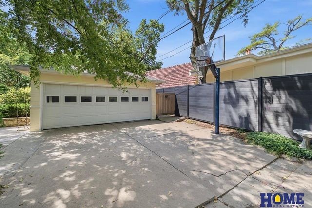 2927 Plymouth Avenue, Lincoln, NE 68502
