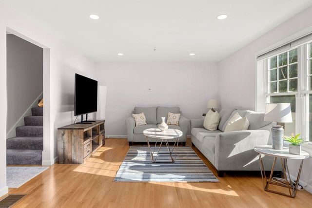 162 Karatzas Avenue, Manchester, NH 03104