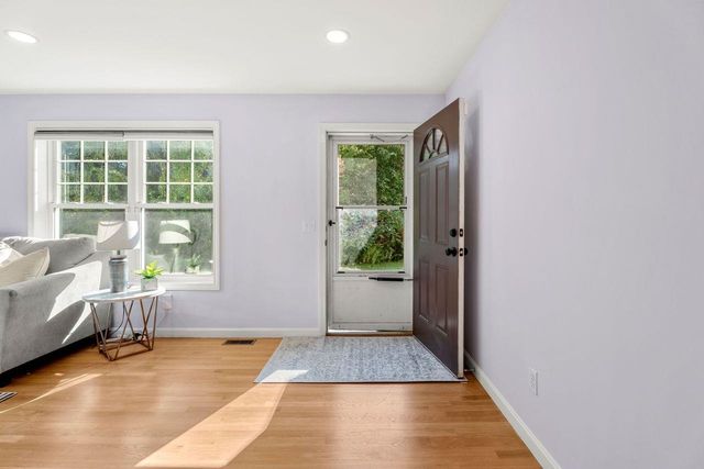 162 Karatzas Avenue, Manchester, NH 03104