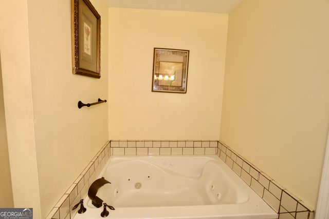 9502 Whaleys Lake Trace, Jonesboro, GA 30238