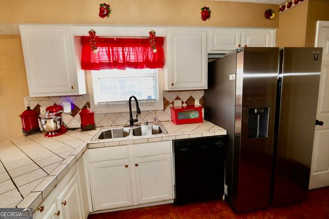 9502 Whaleys Lake Trace, Jonesboro, GA 30238