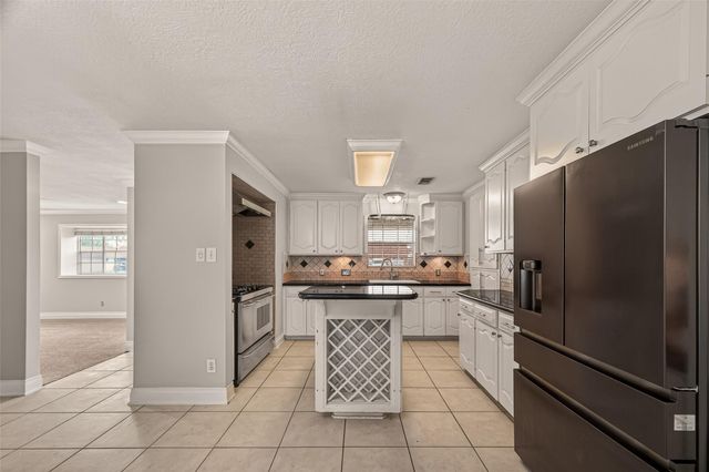 14011 Hollypark Drive, Houston, TX 77015