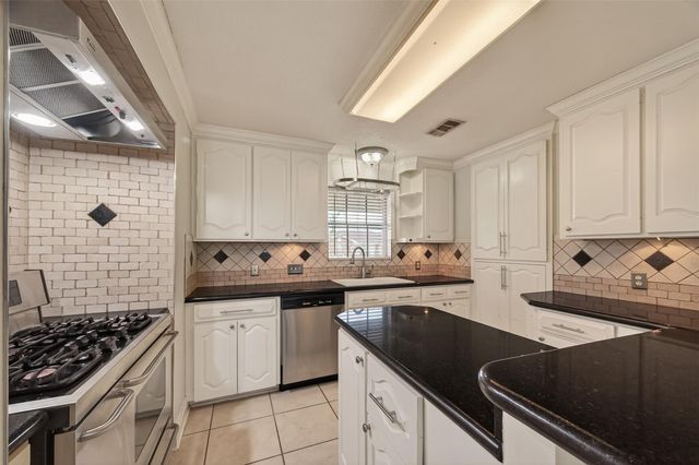 14011 Hollypark Drive, Houston, TX 77015