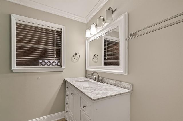 14011 Hollypark Drive, Houston, TX 77015