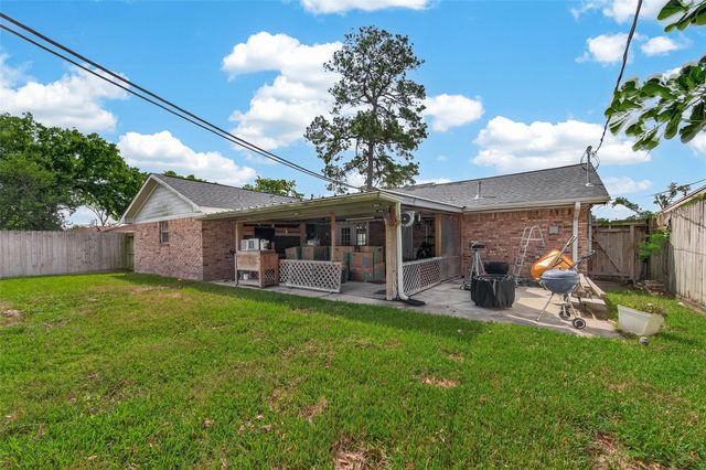 14011 Hollypark Drive, Houston, TX 77015