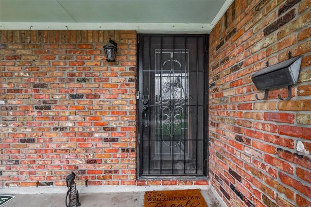 14011 Hollypark Drive, Houston, TX 77015