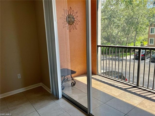 1115 Reserve Ct Apt 201, Naples, FL 34105